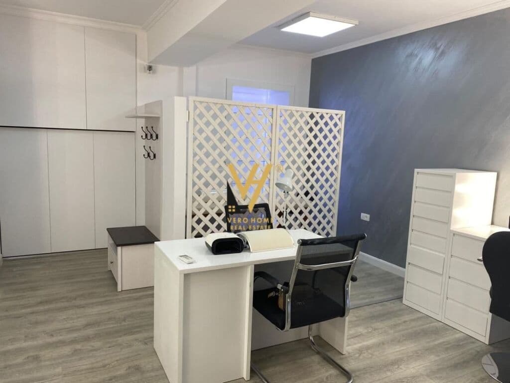 Jepet dyqan me qera te Ish Ekspozita Sot 26 m2 2