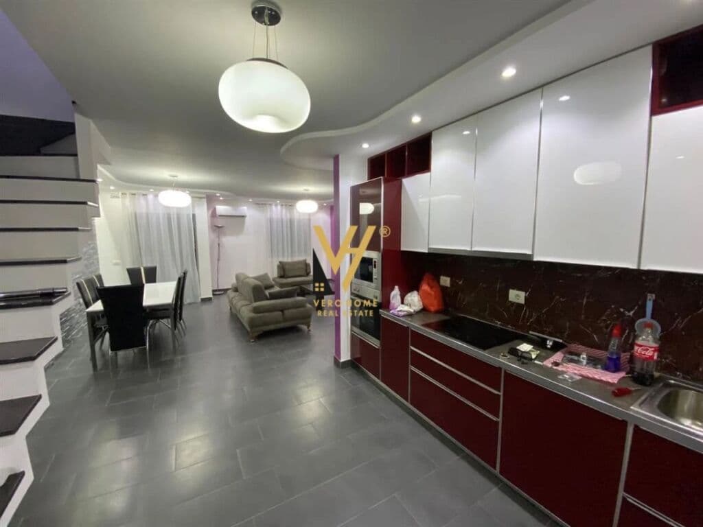 Jepet Apartament 3+1+2+ballkon me qera te Dy Palmat , Unaza e Re 130 m2