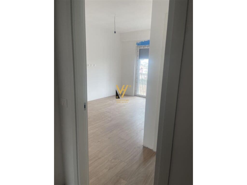 Jepet Zyre me qera te Bulevardi i Ri 148 m2 4