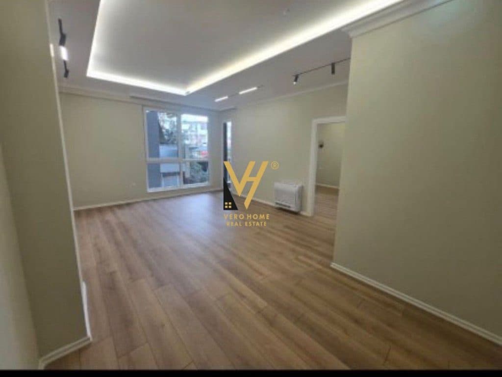 JEPET ZYRE 67 M2 ME QIRA TE KOMUNA E PARISIT 700 EURO