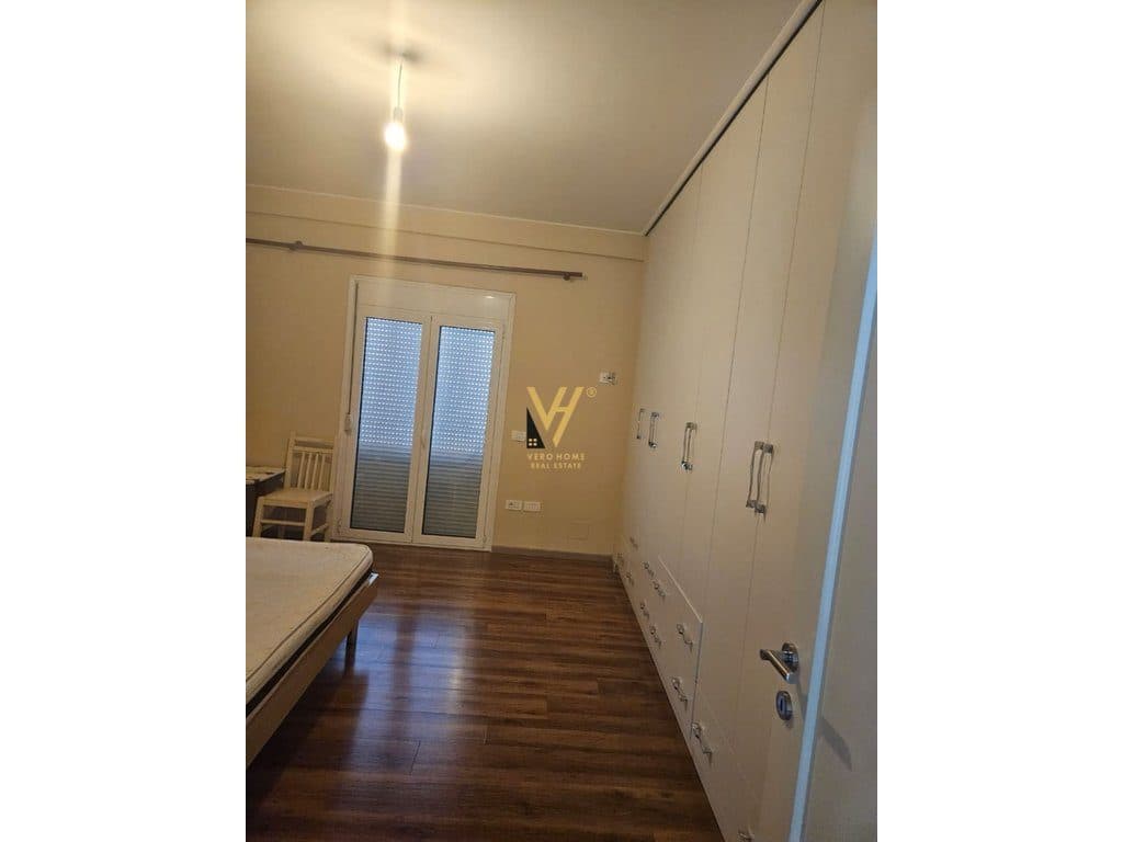 JEPET APARTAMENT 3+1+2+BLK ME QERA NE SAUK 550 EURO 3