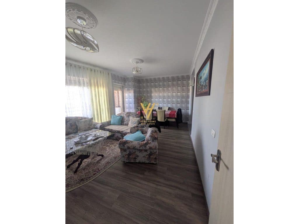 SHITET APARTAMENT 2+1+2 TE STACIONI I TRENIT 270.000 EURO