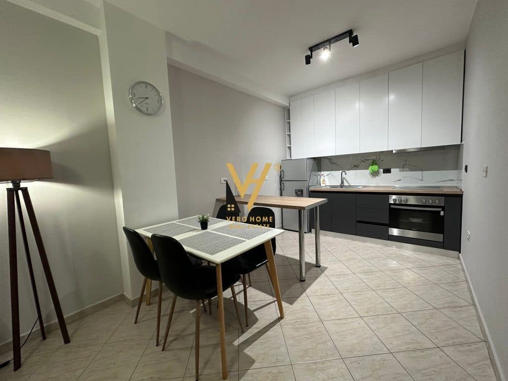 JEPET APARTAMENT 1+1 ME QERA TE ISH PARKU I AUTOBUSAVE 58.000 LEKE 3