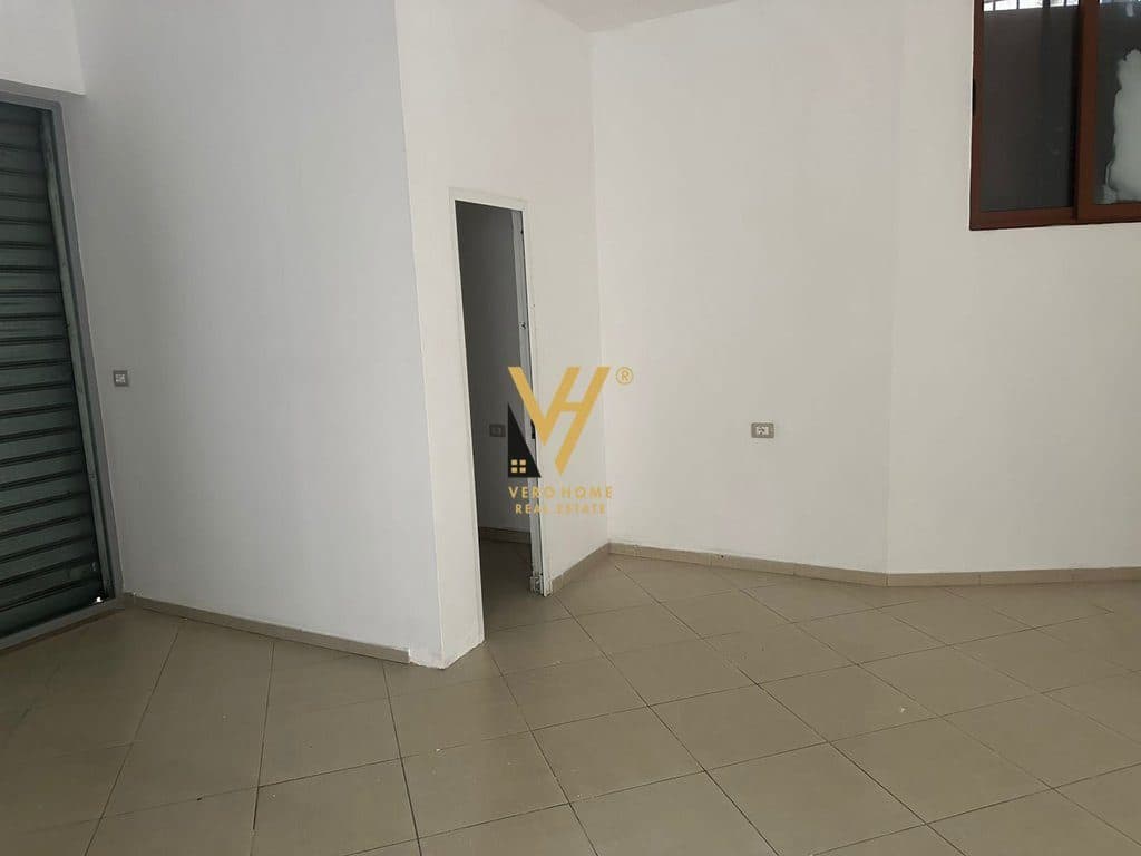 JEPET AMBIENT BIZNESI 140 M2 ME QERA TE RRUGA E KAVAJES 90.000 LEKE 4