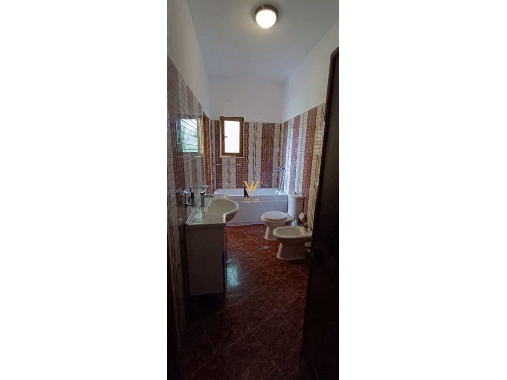 JEPET APARTAMENT 3+1+BLK ME QERA NE SHKOZE 600 EURO 4