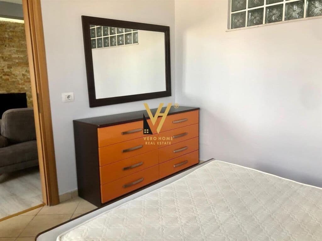 Jepet Apartament 2+1+ballkon me qera te Rruga e Kavajes 90 m2