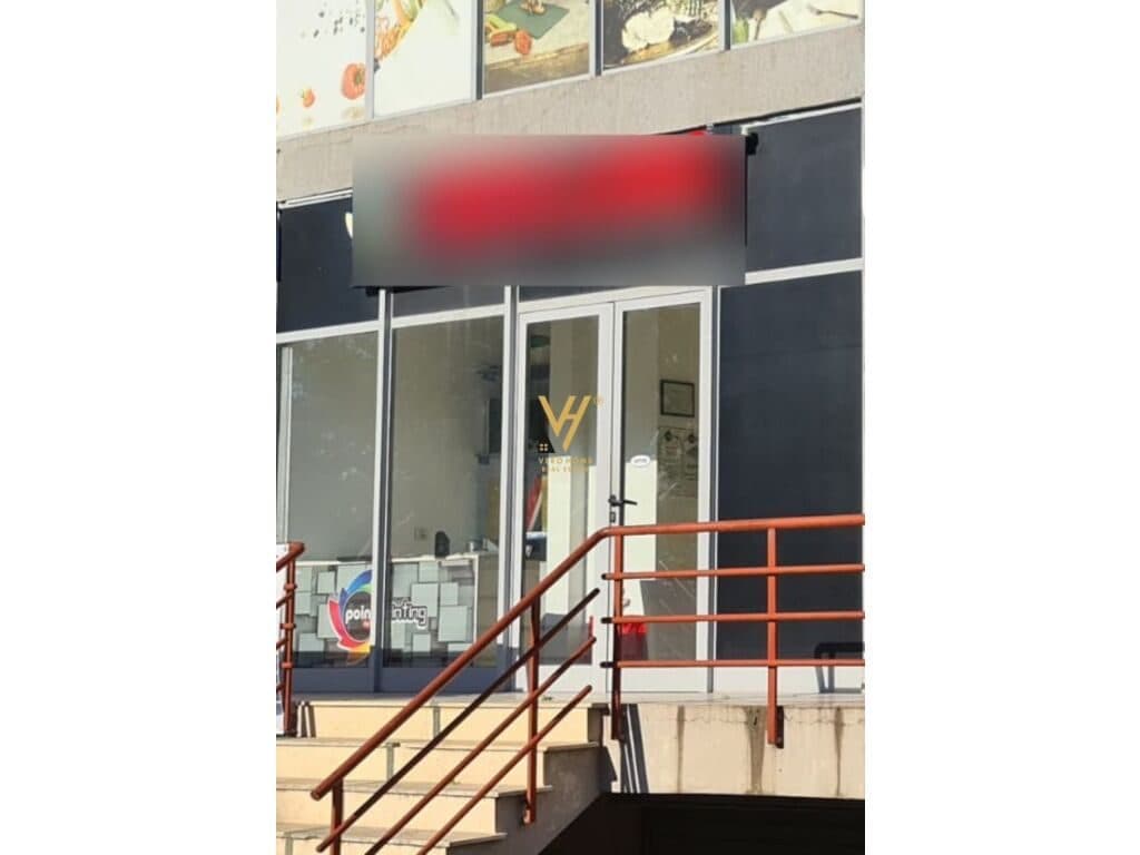 Shitet Dyqan te Rruga Kastriotet 60 m2