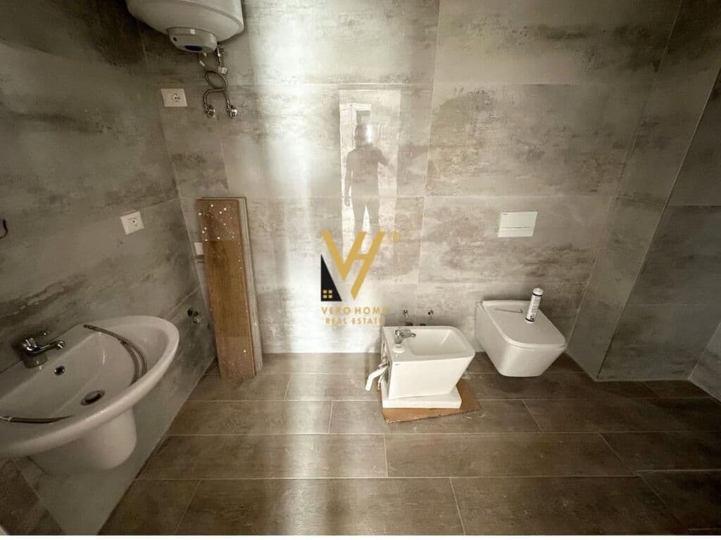 Shitet Apartament 3+1+2+ballkon te Kodra e Diellit 149 m2