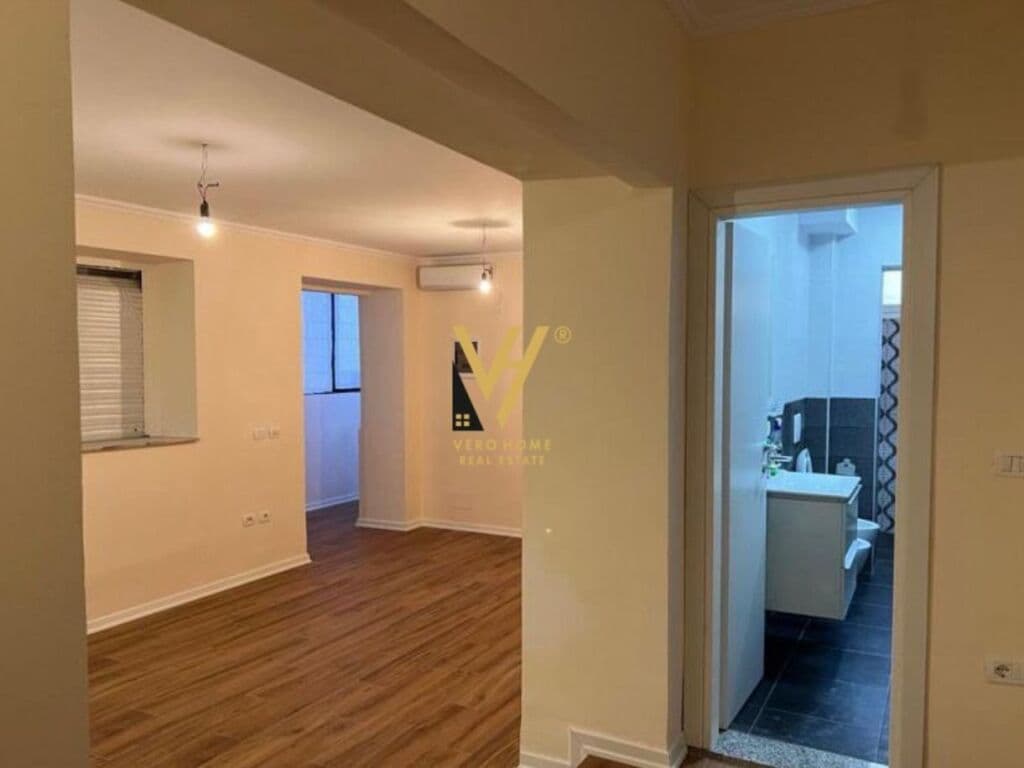Jepet Apartament 1+1 me qera te Rruga e Durresit 84 m2