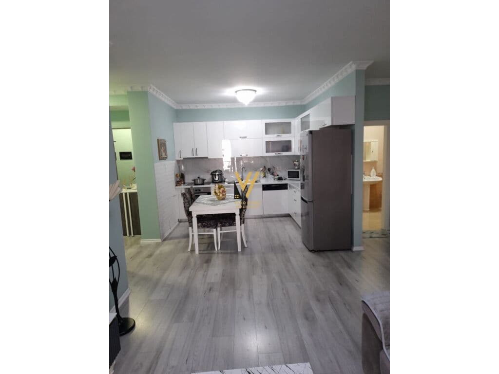 Shitet Apartament 2+1+ballkon te Mbikalimi i Komunes se Parisit 105 m2