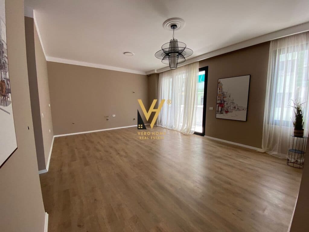 Shitet Apartament 2+1+2+ballkon te Kompleksi Kontakt , 21 Dhjetori 105 m2 2