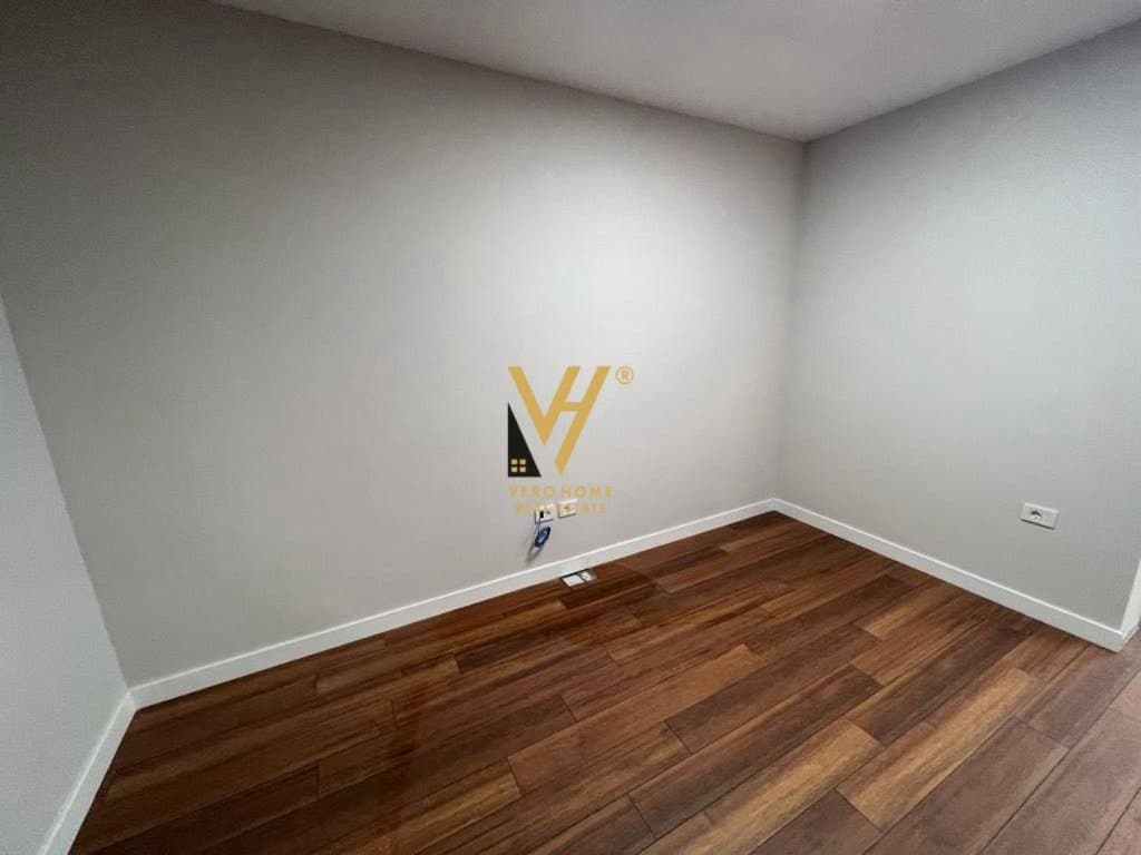 SHITET AMBIENT KOMERCIAL 140 M2 TE SHALLVARET 430.000 EURO 4
