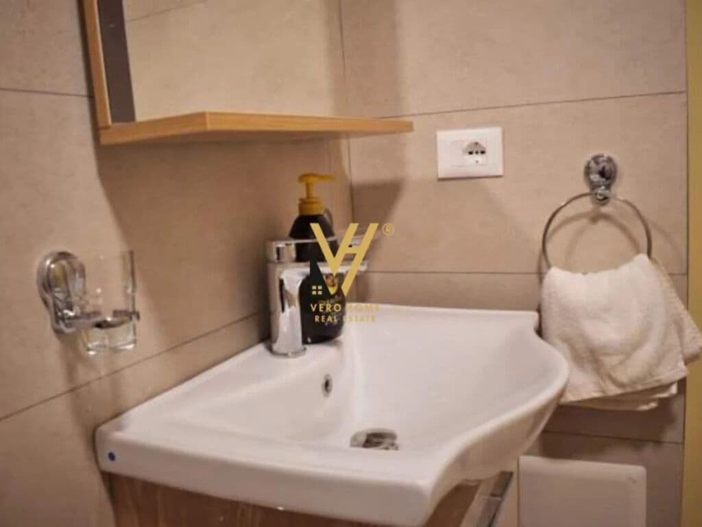 Jepet Apartament 2+1+ballkon me qera te Rruga Kongresi i Lushnjes 75 m2 3