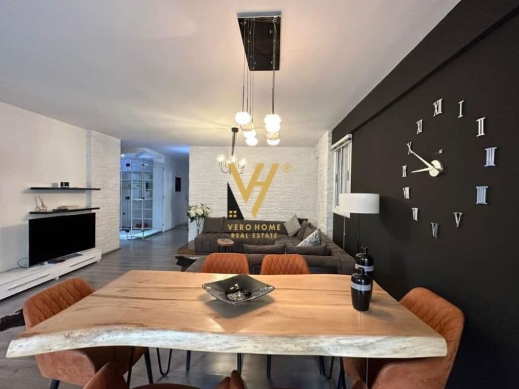 Jepet Apartament 2+1 me qera te Komuna e Parisit 110 m2 2