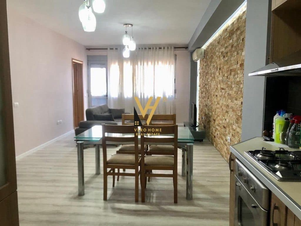 JEPET APARTAMENT 2+1 ME QIRA TE GLOBE, RR. KAVAJES 600 EURO 3