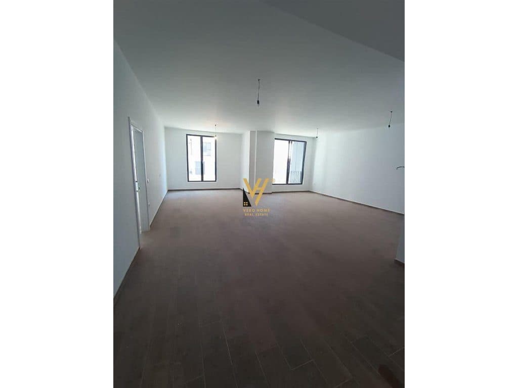 JEPET ZYRE 150 M2 ME QERA NE XHAMLLIK, KOMPLKSI ZIRKON 95.000 LEKE