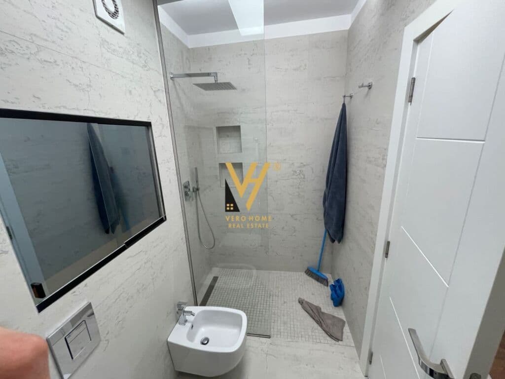 Jepet Apartament 2+1 me qera te Komuna e Parisit 90 m2