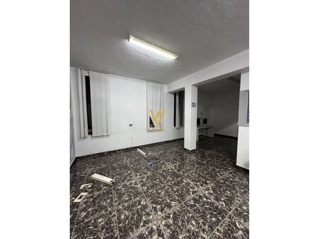Jepet zyre me qera te Rruga e Durresit 220 m2 2