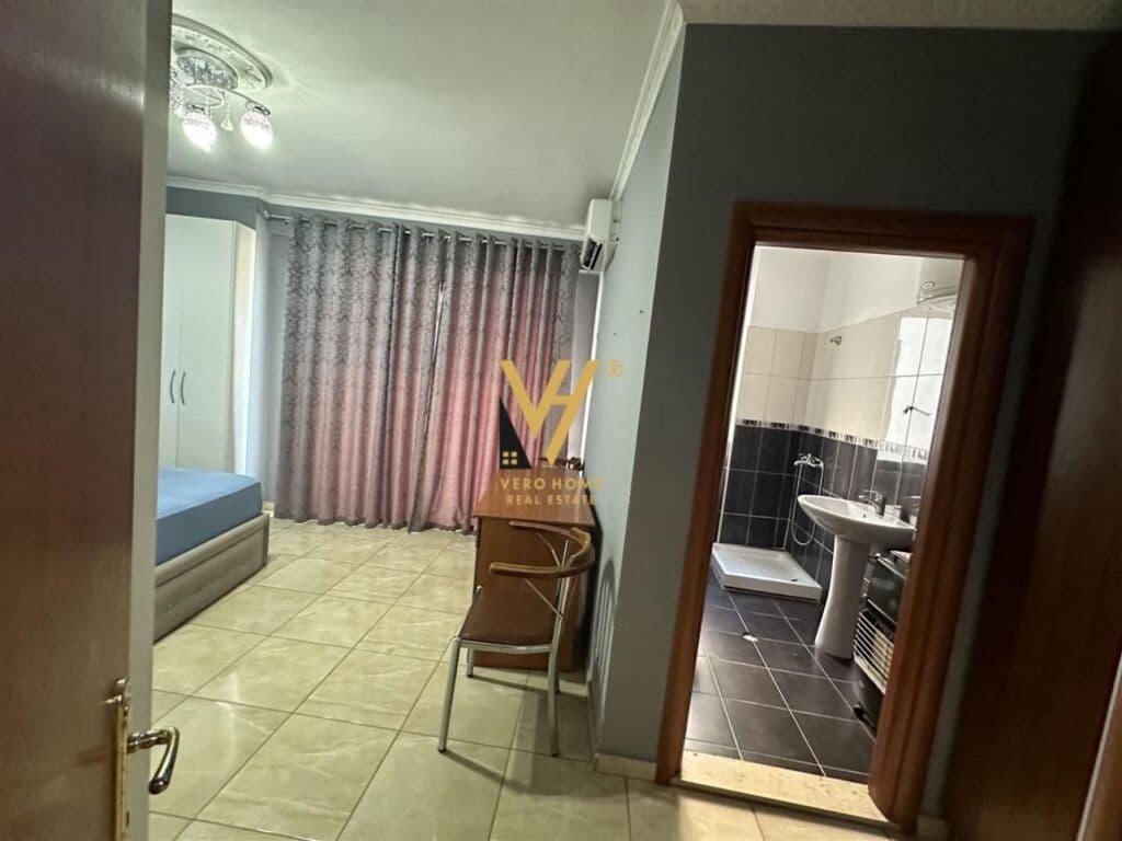 Shitet Apartament 2+1+2+ballkon te Unaza e Re 99 m2 2