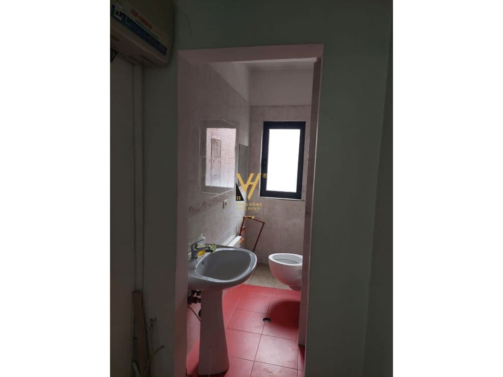 Jepet Ambient Biznesi me qera te Bulevardi i Ri 140 m2 2