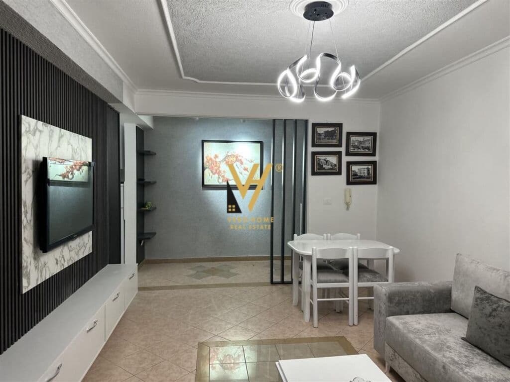 Jepet Apartament 2+1+ballkon te Xhamia e Tabakve 99 m2