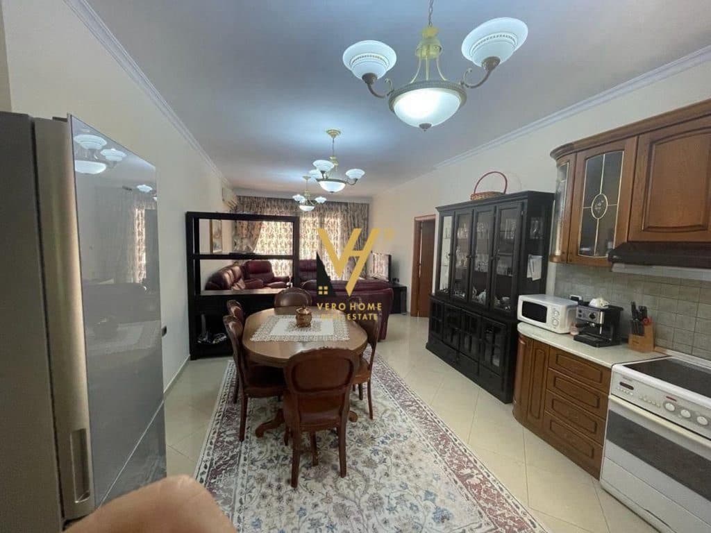 JEPET APARTAMENT 2+1+2+BLK ME QIRA TE BLLOKU 100.000 LEKE 2