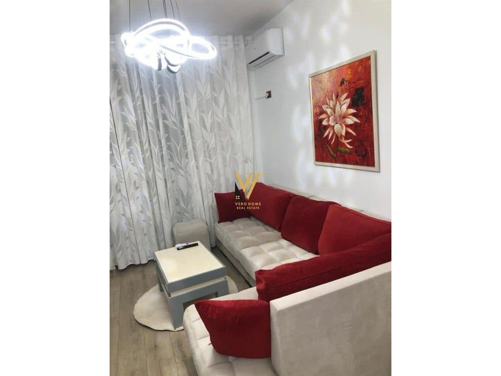 JEPET APARTAMENT 1+1+BLK ME QERA TE ISH EKSPOZITA 70.000 LEKE