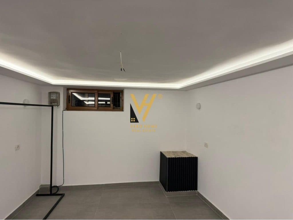 JEPET AMBIENT BIZNESI 50M2 ME QERA TE ISH EKSPOZITA 50.000 LEKE 2
