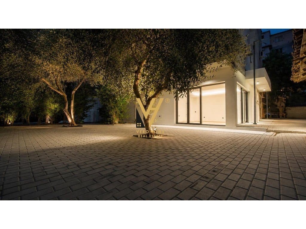 JEPET AMBIENT BIZNESI 160 M2 ME QERA TE PAZARI I RI 1.850 EURO