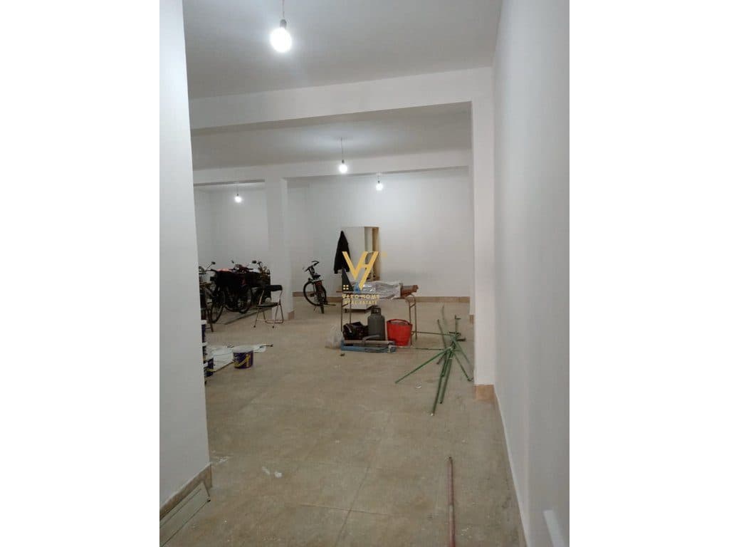 JEPET AMBIENT 140 M2 ME QERA TE TREGU ELEKTRIK 1.200 EURO
