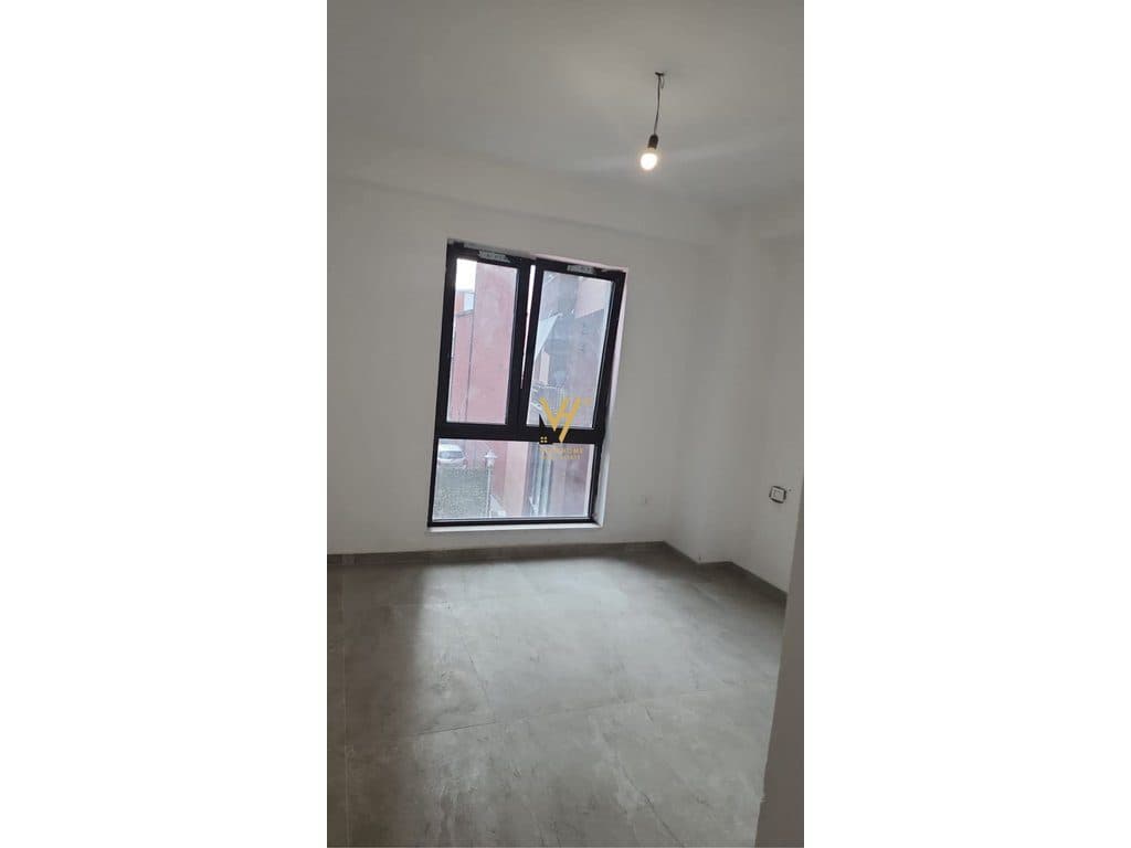 JEPET AMBIENT 97 M2 ME QERA TE MYSLYM SHYRI 1.300 EURO 2