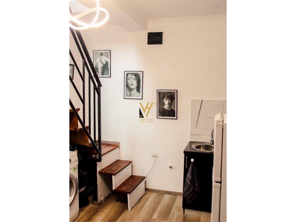 JEPET DUPLEX 1+1+BLK ME QERA RRUGA E BARRIKADAVE 80.000 LEKE 3