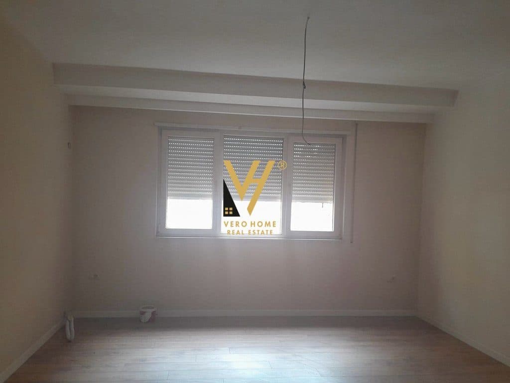 JEPET ZYRE 80 M2 ME QERA NE QENDER 800 EURO 2