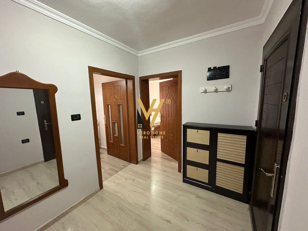 JEPET APARTAMENT 1+1 ME QERA NE MYSLYM SHYR 60.000 LEKE 4