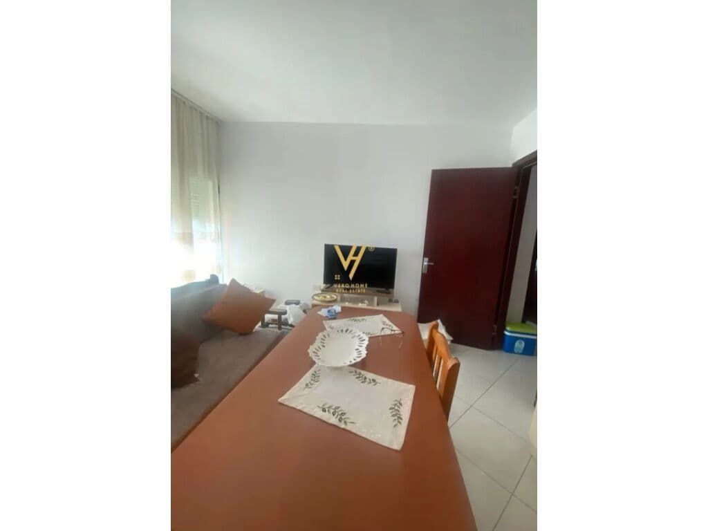 Shitet Apartament 1+1+ballkon te Kompleksi Uslluga , Bulevardi i Ri 76 m2 4