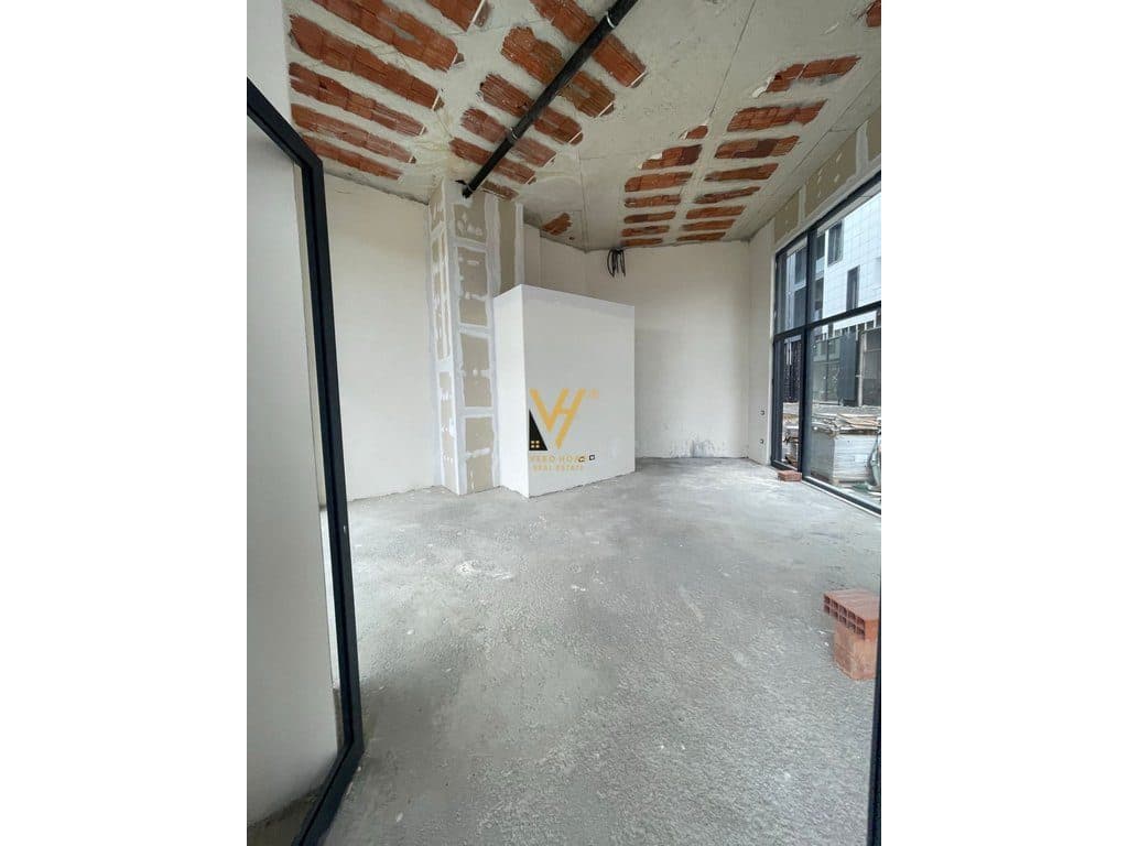 JEPET DYQAN 50M2 ME QERA TE LIQENI ARTIFICIAL 1.000 EURO
