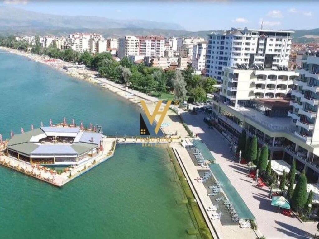 Shitet Apartament 1+1+ballkon ne Pogradec 77 m2