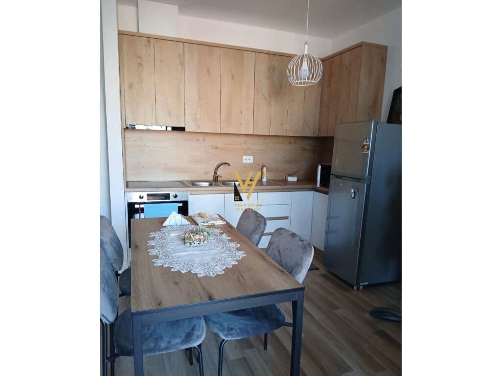 JEPET APARTAMENT 1+1 ME QERA TE ALI DEMI 55.000 LEKE 2