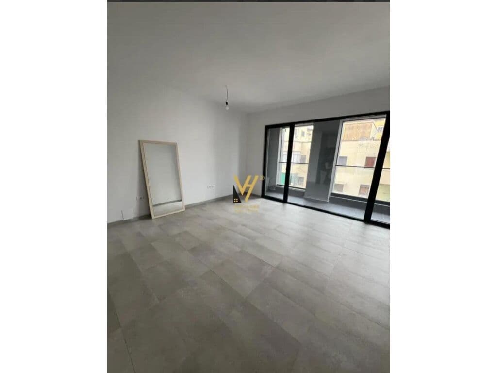 Jepet Zyre me qera te Komuna e Parisit 110 m2 2