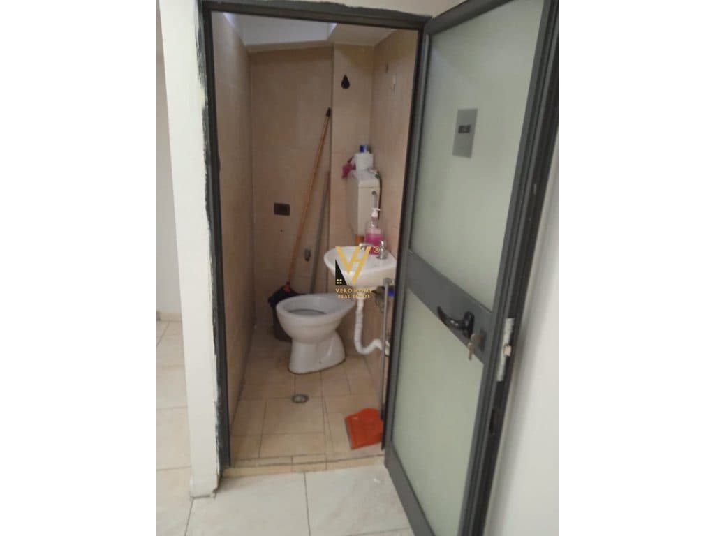 JEPET DYQAN 30 M2 ME QIRA TE RRUGA E DURRESIT 65.000 LEKE 3