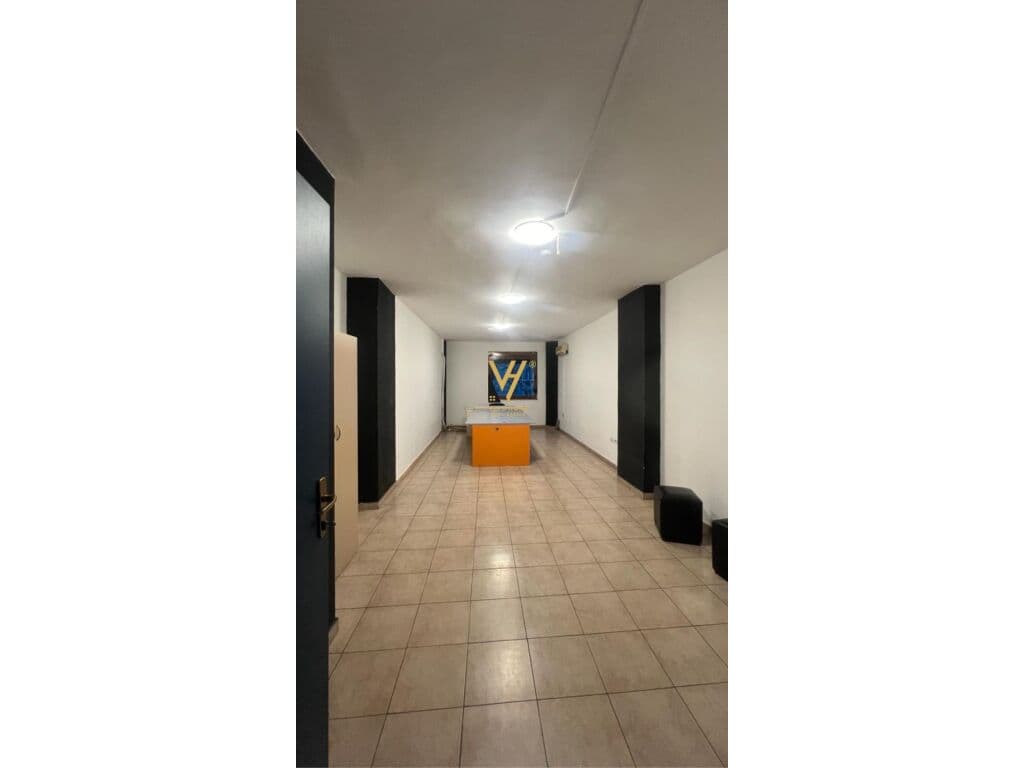 Jepet Zyre me qera te Kompleksi Usluga 400 m2 3