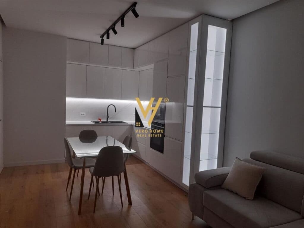 Shitet apartament 1+1 te Rruga 5 Maji 72 m2 4