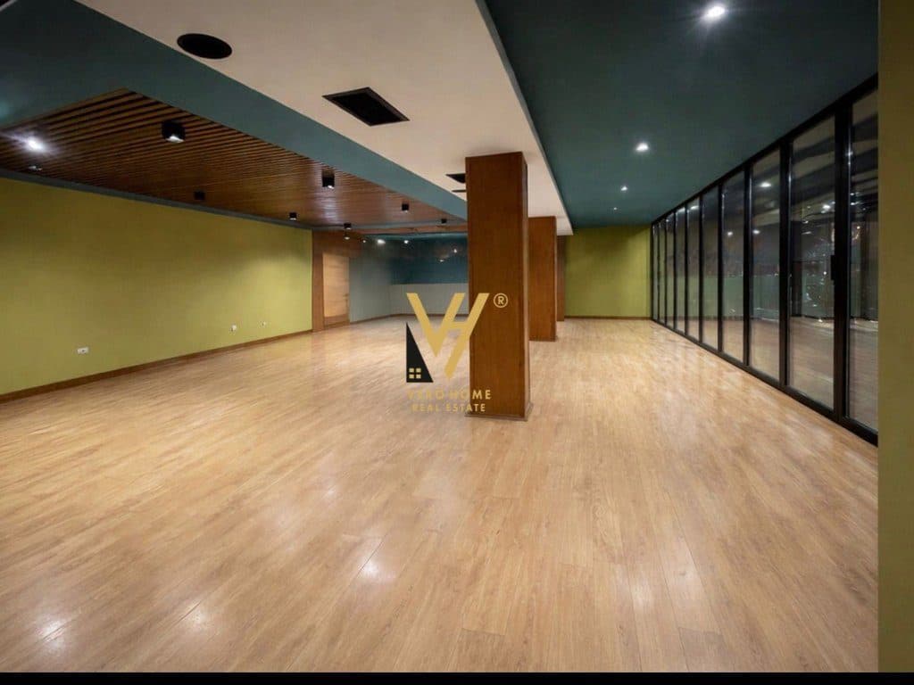 JEPET AMBIENT BIZNESI 150 M2 ME QERA SAUK I RI 2.000 EURO 1