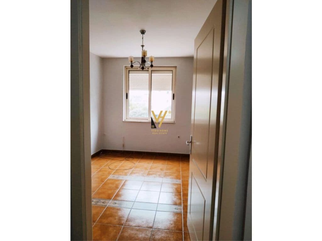 Jepet Zyre me qera te 21 Dhjetori 50 m2 4