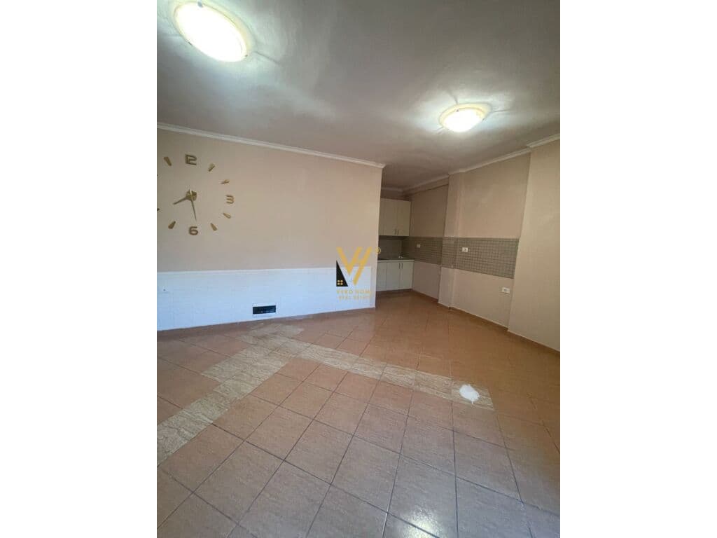JEPET ZYRE 62 M2 ME QERA TE PAZARI I RI 700 EURO 4