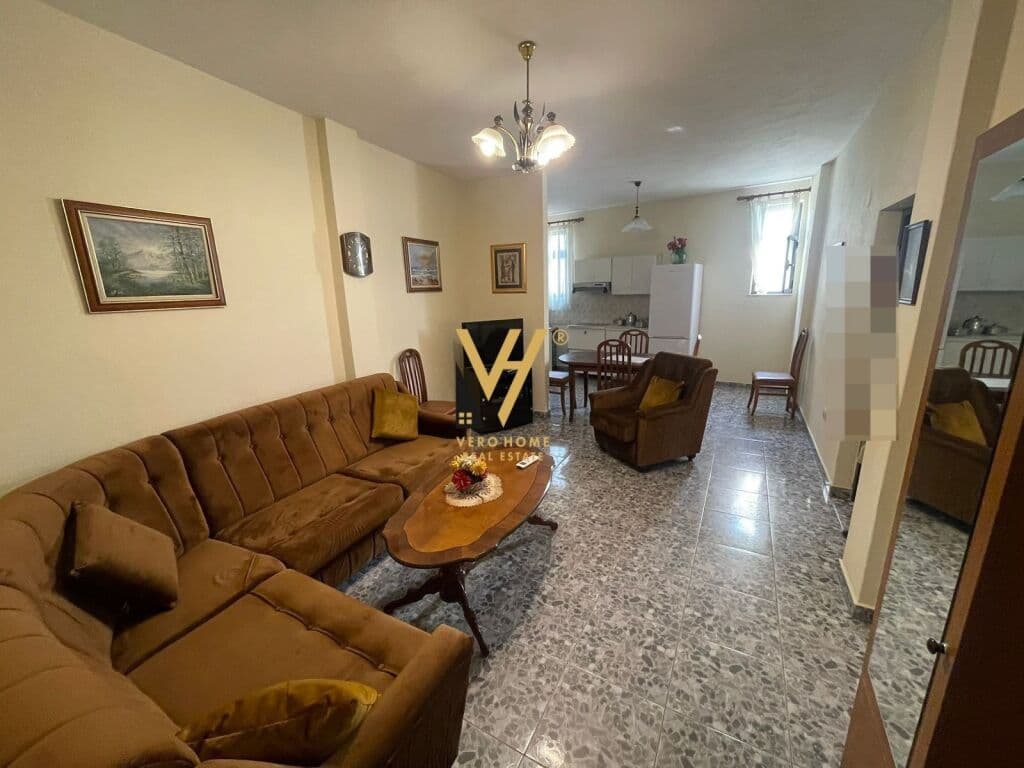 Jepet Apartament 2+1+ballkon me qera te Pazari i Ri 85 m2