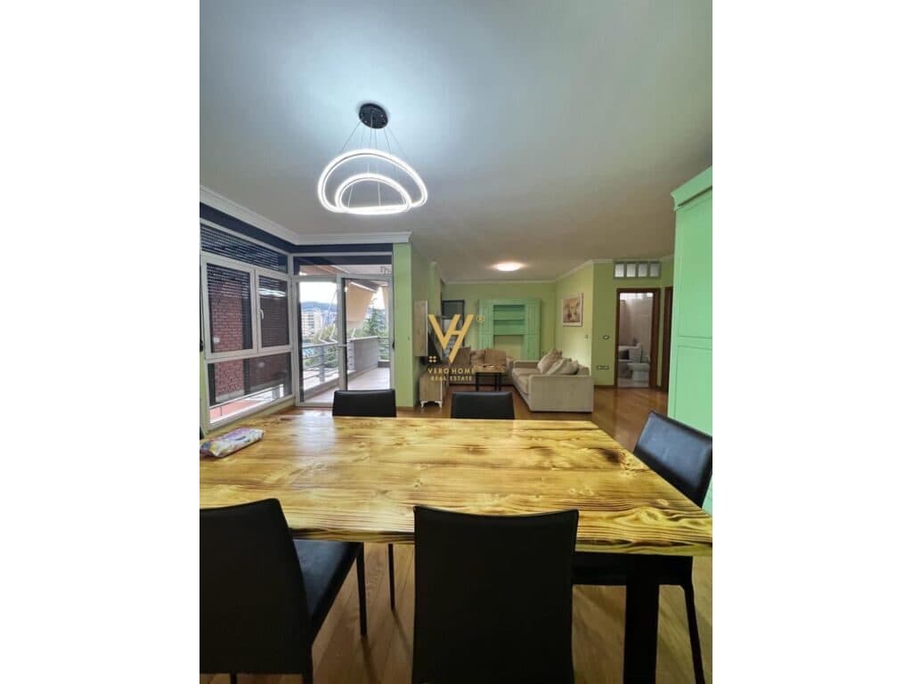 Jepet apartament 2+1+2 me qera te Blloku 170 m2