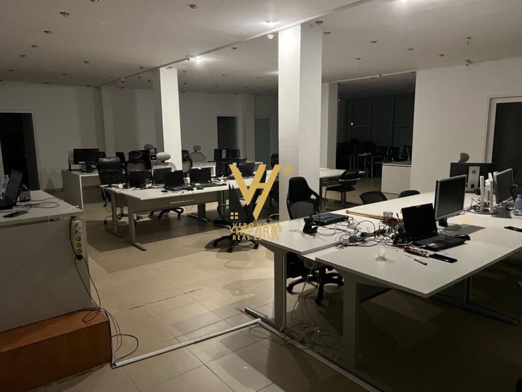 JEPET ZYRE 265 M2 ME QERA TE ISH FUSHA AVIACIONIT 1.900 EURO 1