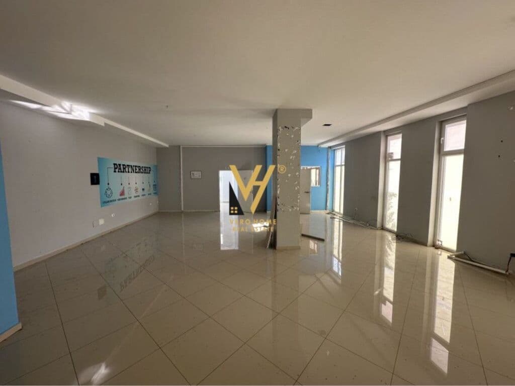 Jepet Dyqan me qera te Rruga Dritan Hoxha 165 m2 2