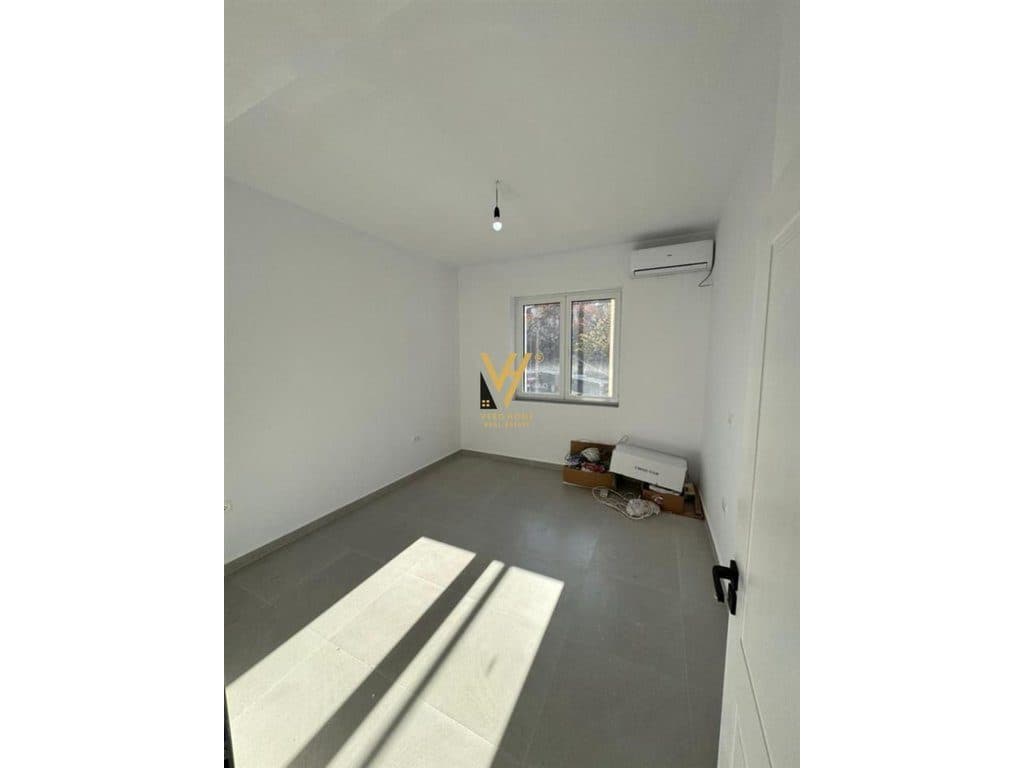JEPET ZYRE 70 M2 ME QERA TE MINE PEZA 1.000 EURO 3